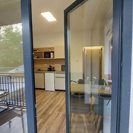 Csaladi Kikoeto Apartman 久洛 外观 照片