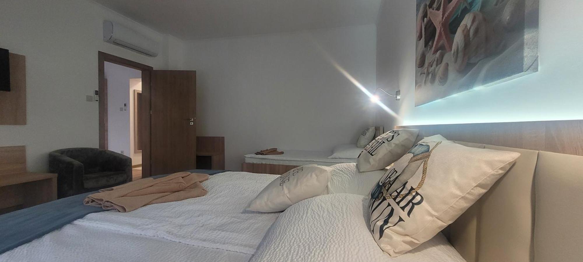 Csaladi Kikoeto Apartman 久洛 外观 照片