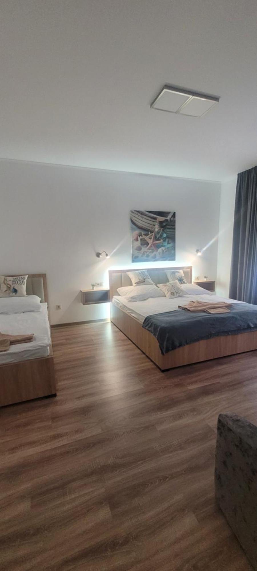 Csaladi Kikoeto Apartman 久洛 外观 照片