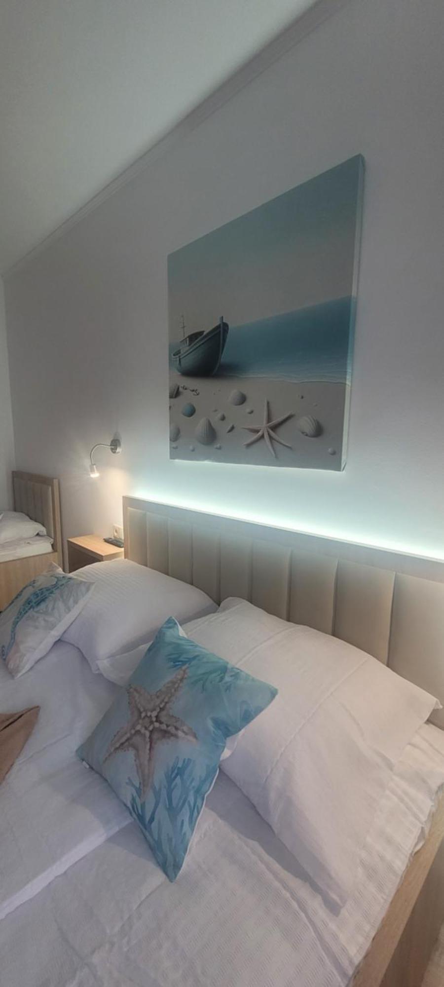 Csaladi Kikoeto Apartman 久洛 外观 照片