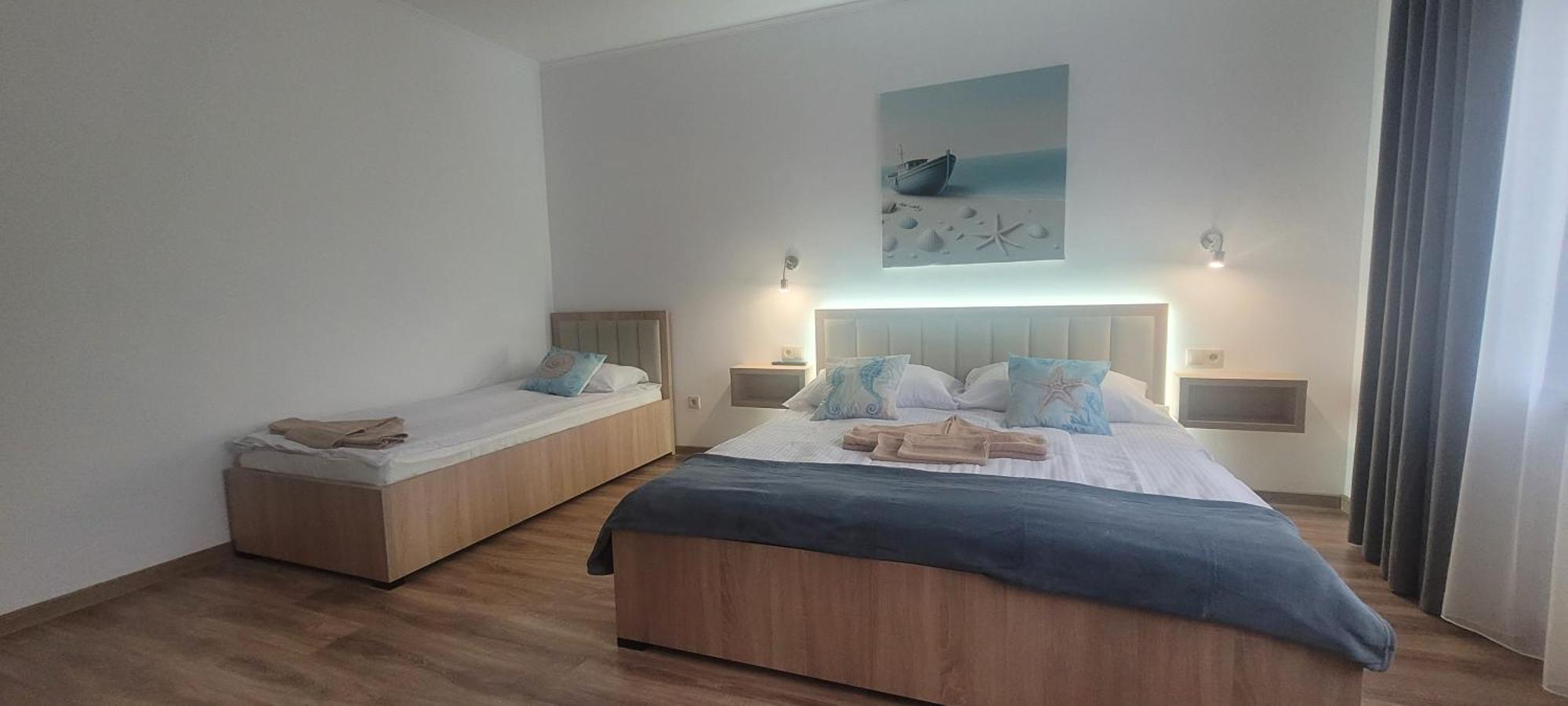 Csaladi Kikoeto Apartman 久洛 外观 照片