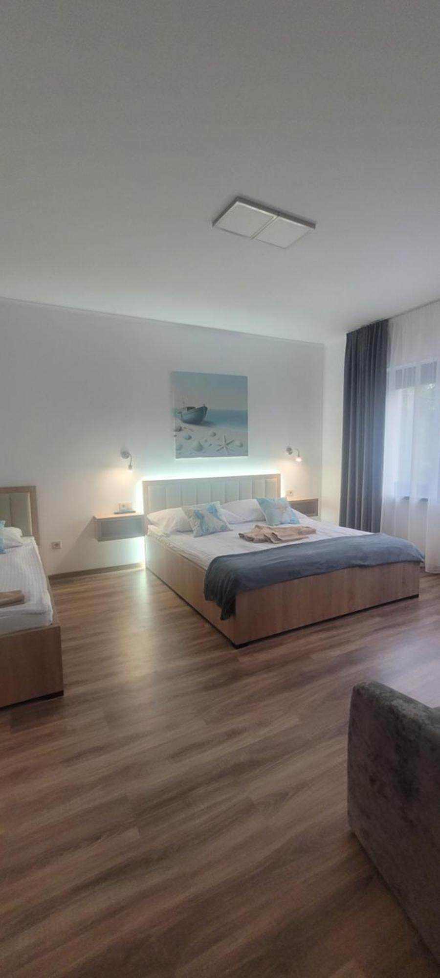 Csaladi Kikoeto Apartman 久洛 外观 照片