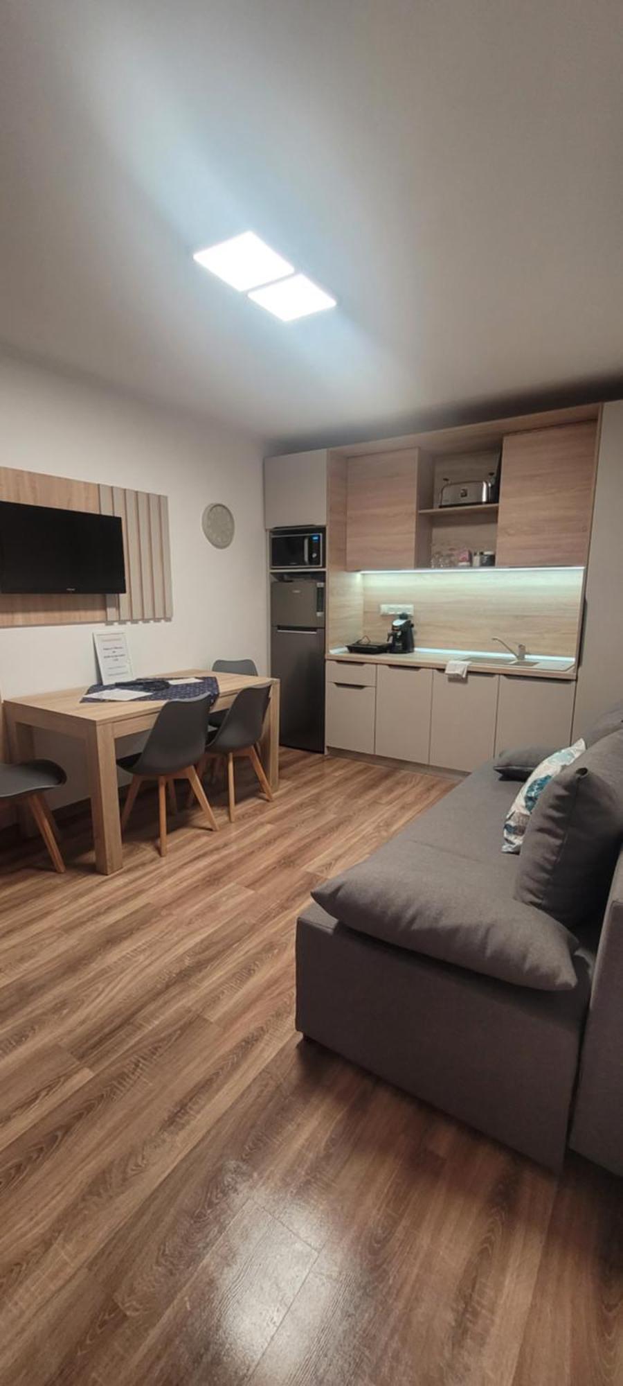 Csaladi Kikoeto Apartman 久洛 外观 照片