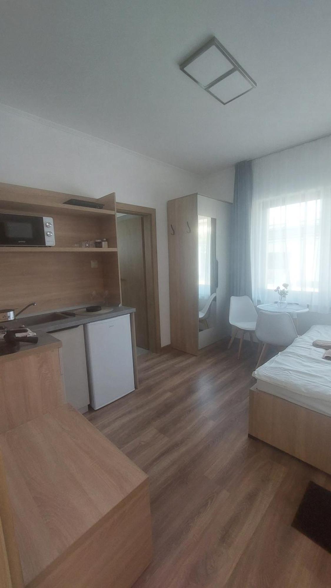 Csaladi Kikoeto Apartman 久洛 外观 照片