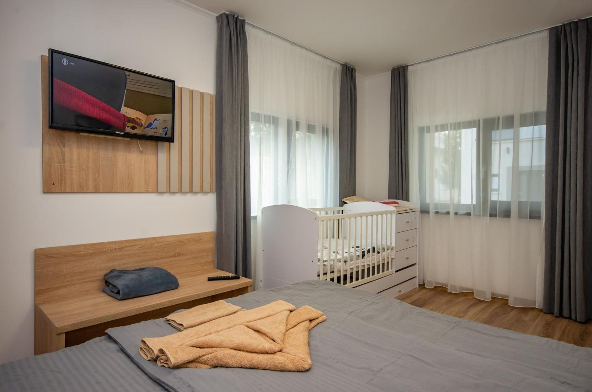 Csaladi Kikoeto Apartman 久洛 外观 照片