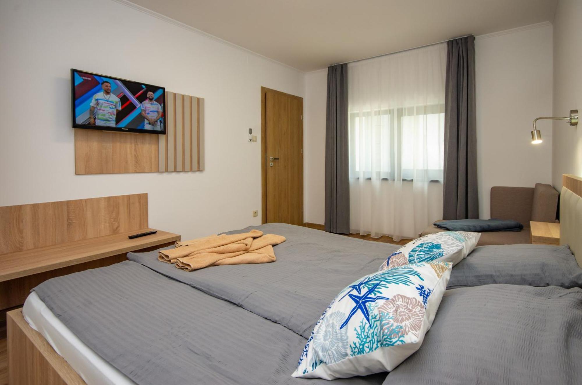Csaladi Kikoeto Apartman 久洛 外观 照片