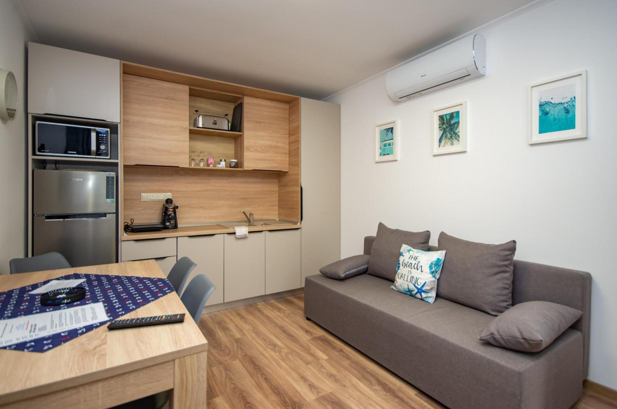 Csaladi Kikoeto Apartman 久洛 外观 照片