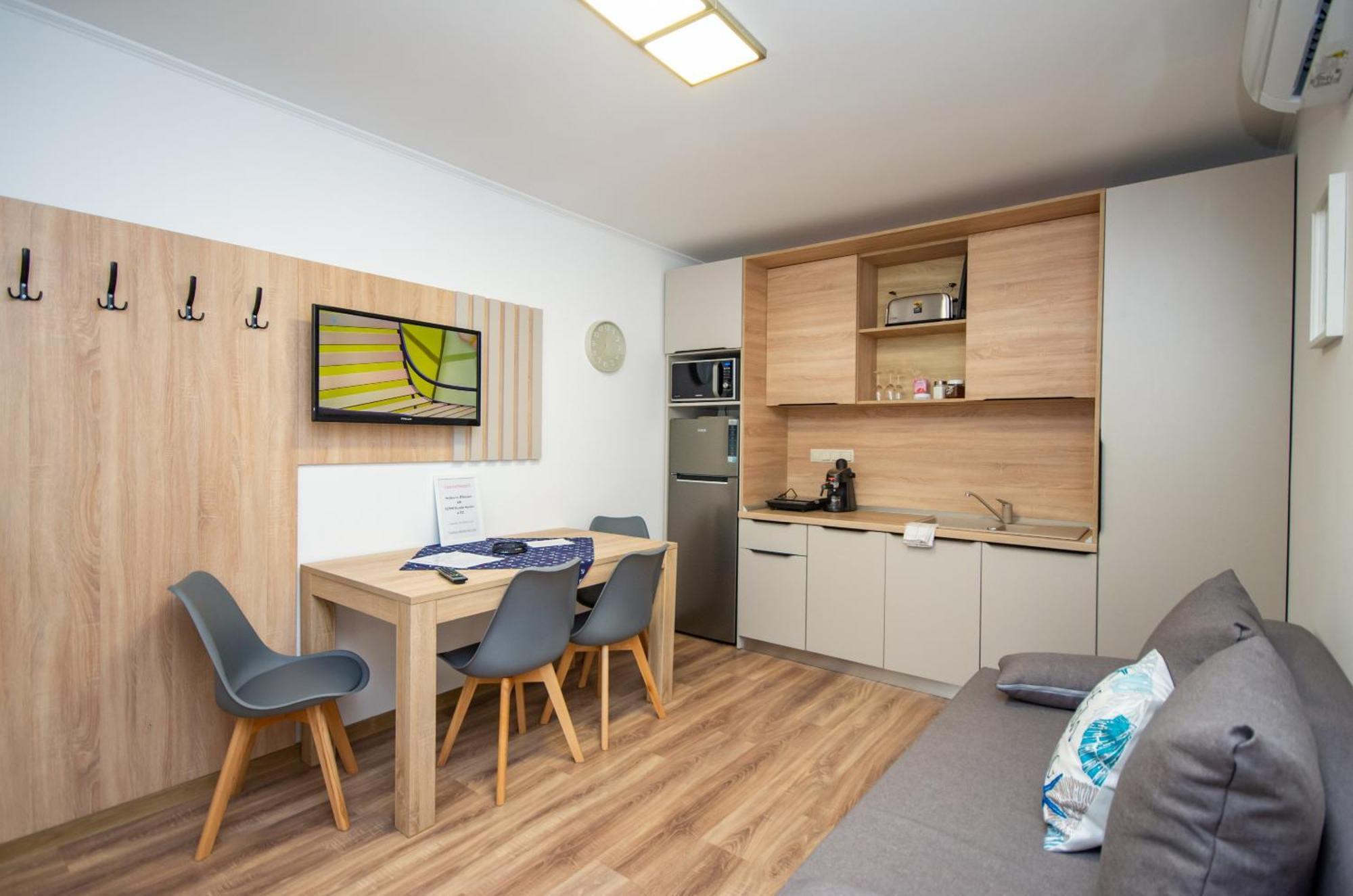 Csaladi Kikoeto Apartman 久洛 外观 照片