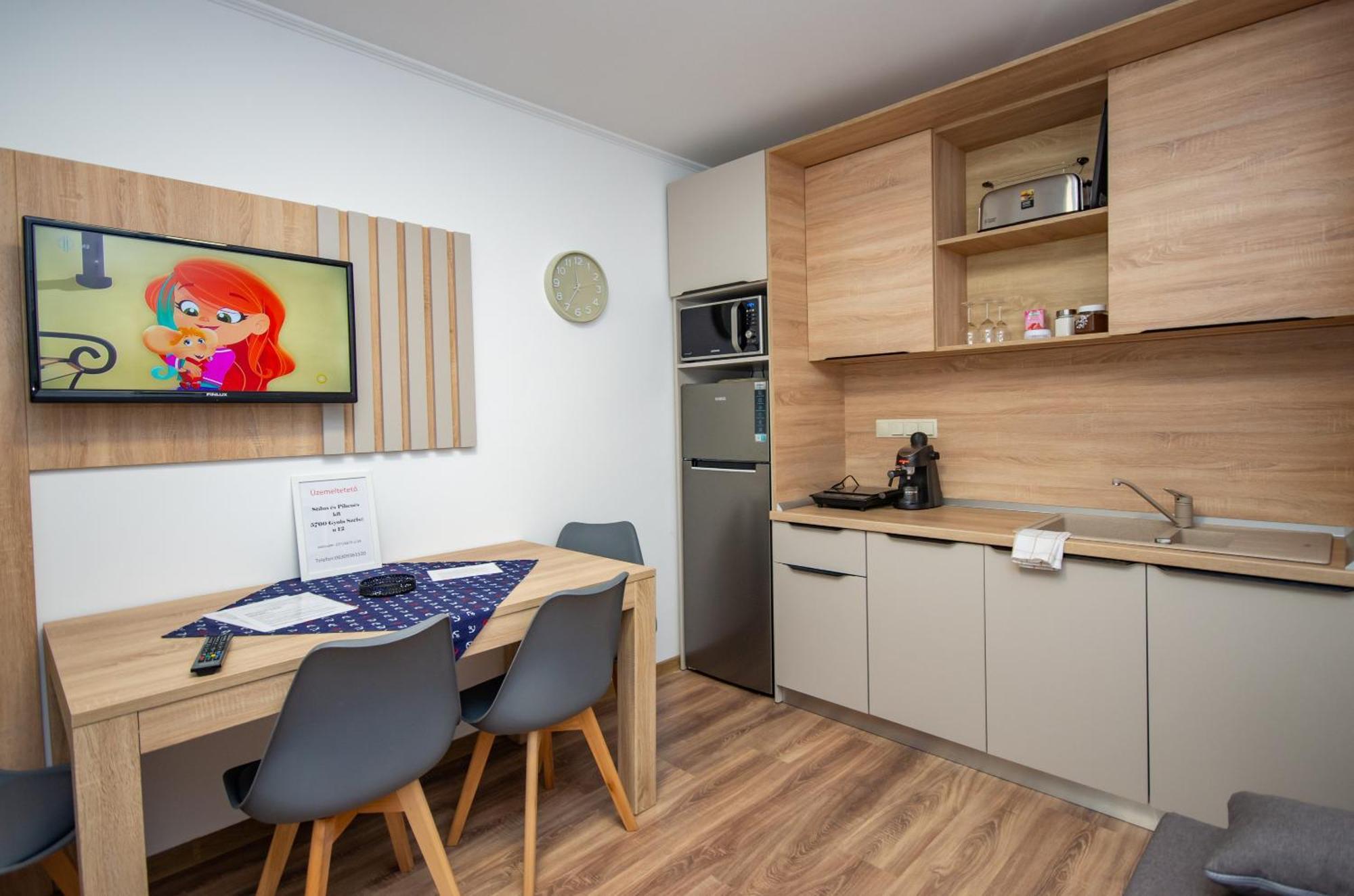 Csaladi Kikoeto Apartman 久洛 外观 照片