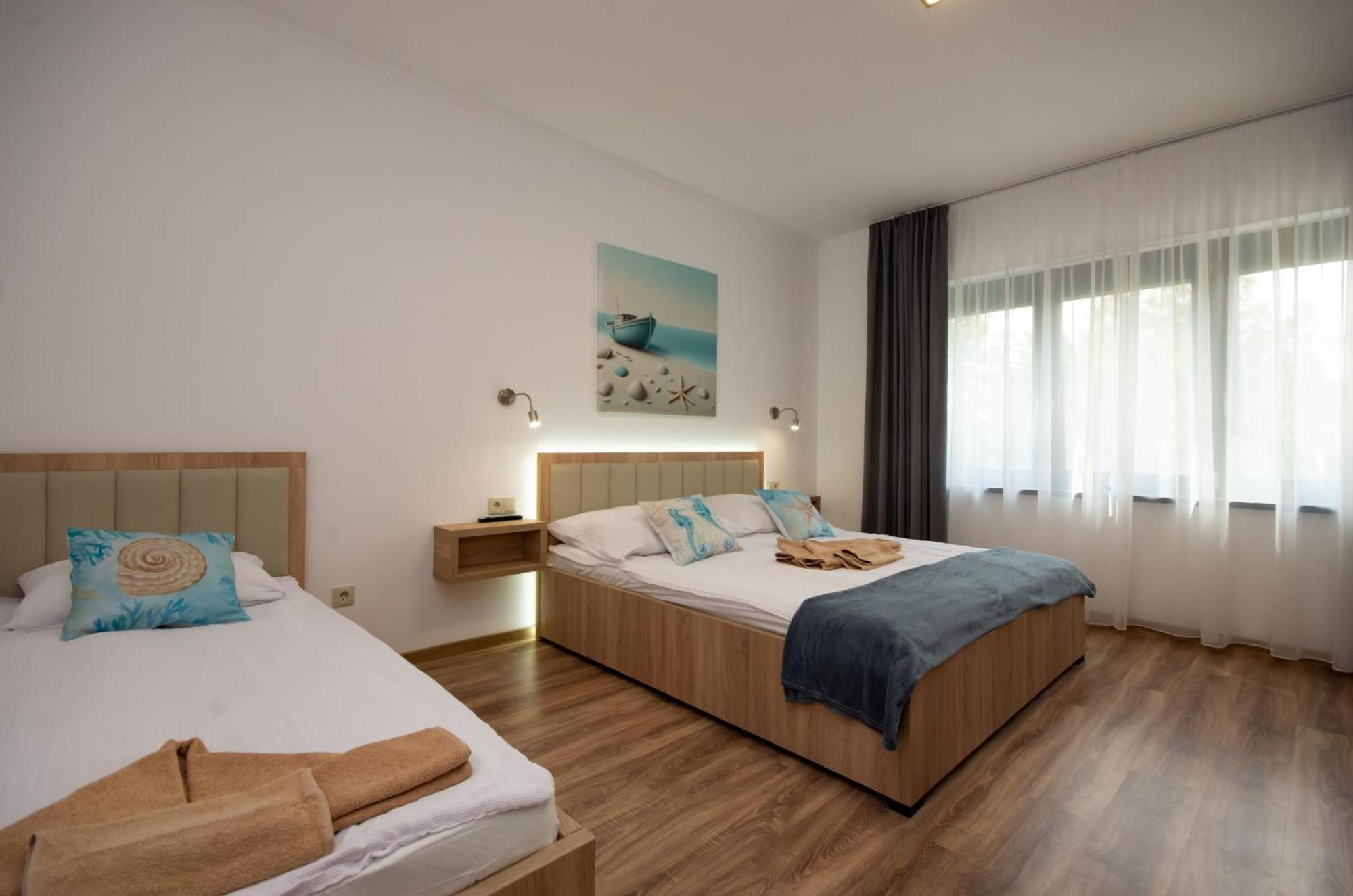 Csaladi Kikoeto Apartman 久洛 外观 照片