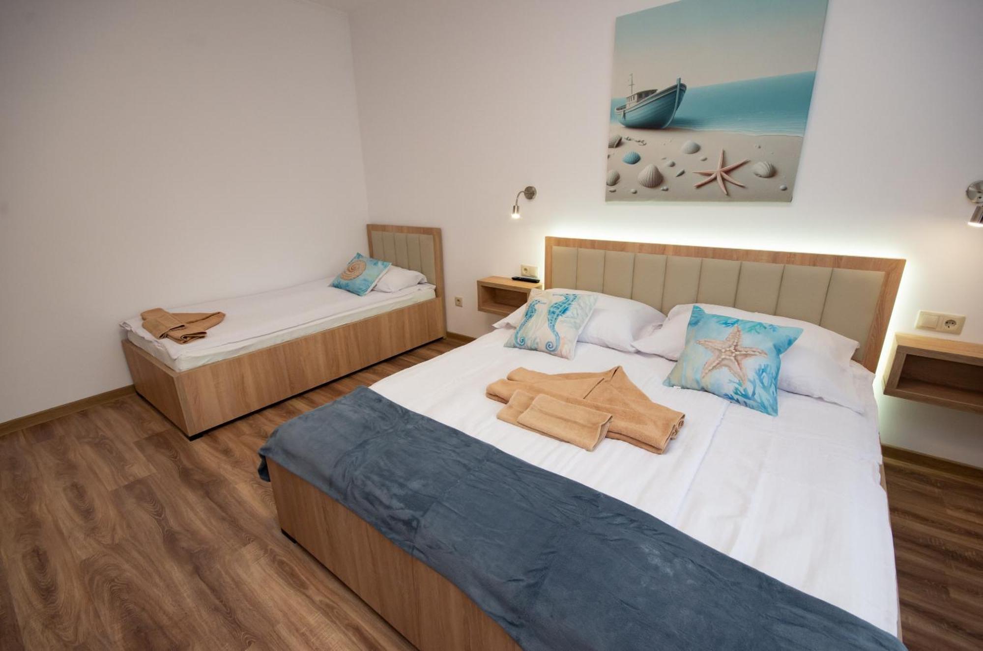 Csaladi Kikoeto Apartman 久洛 外观 照片