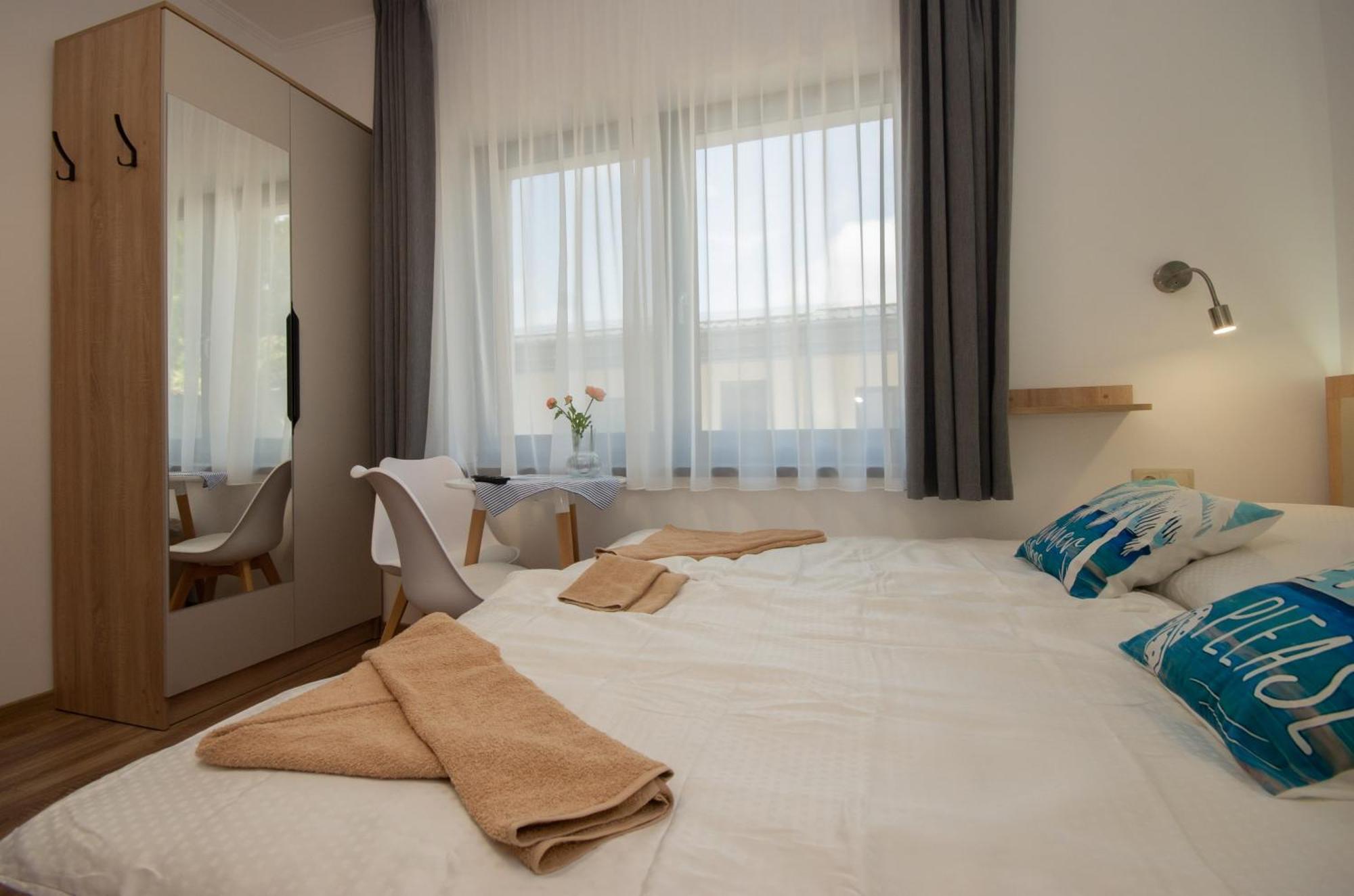 Csaladi Kikoeto Apartman 久洛 外观 照片