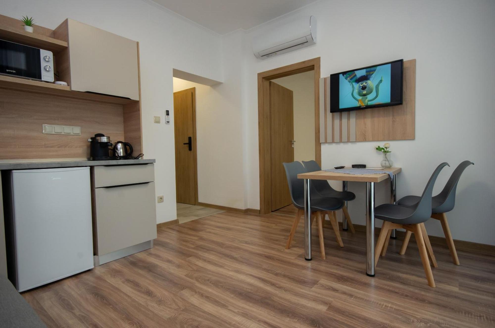 Csaladi Kikoeto Apartman 久洛 外观 照片