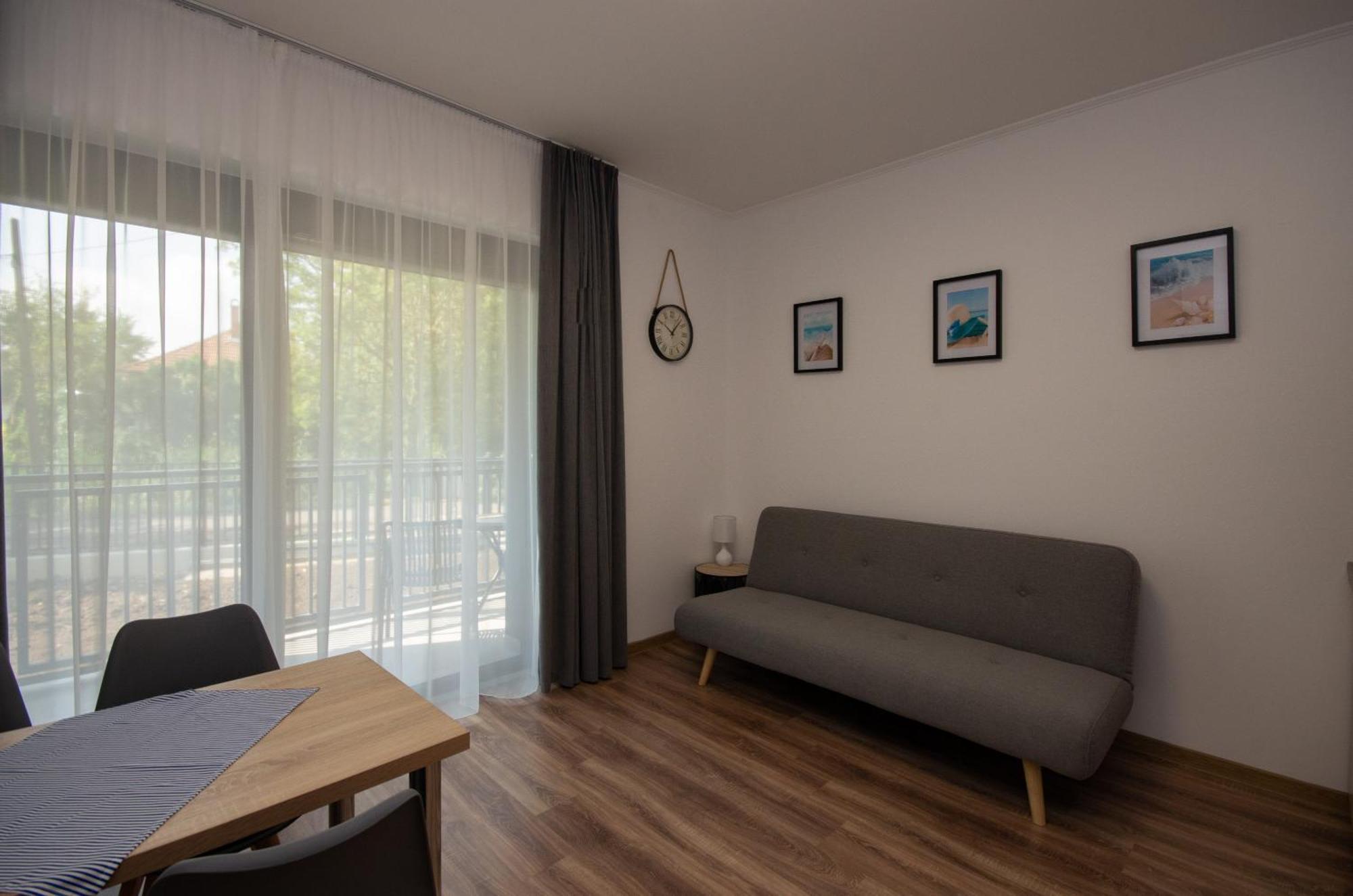 Csaladi Kikoeto Apartman 久洛 外观 照片