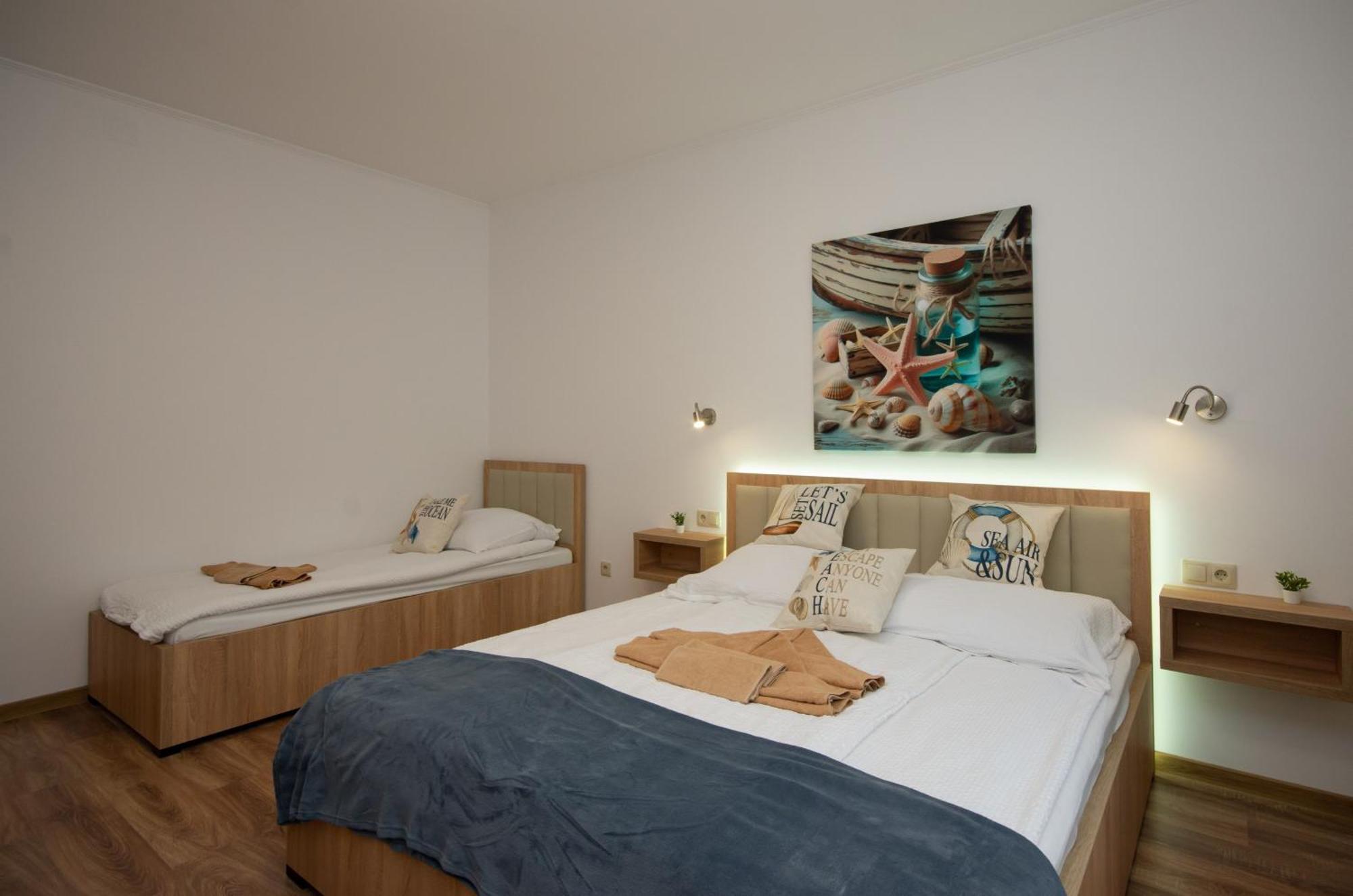 Csaladi Kikoeto Apartman 久洛 外观 照片