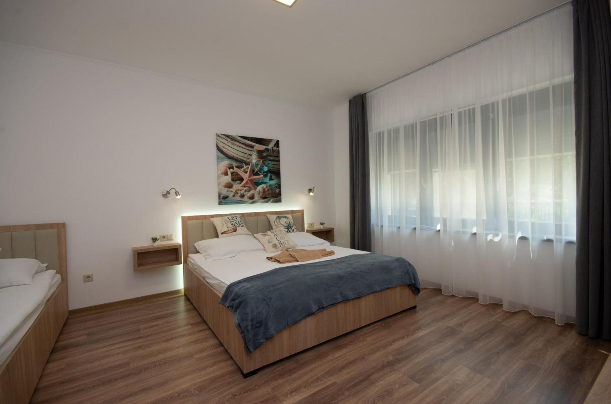 Csaladi Kikoeto Apartman 久洛 外观 照片