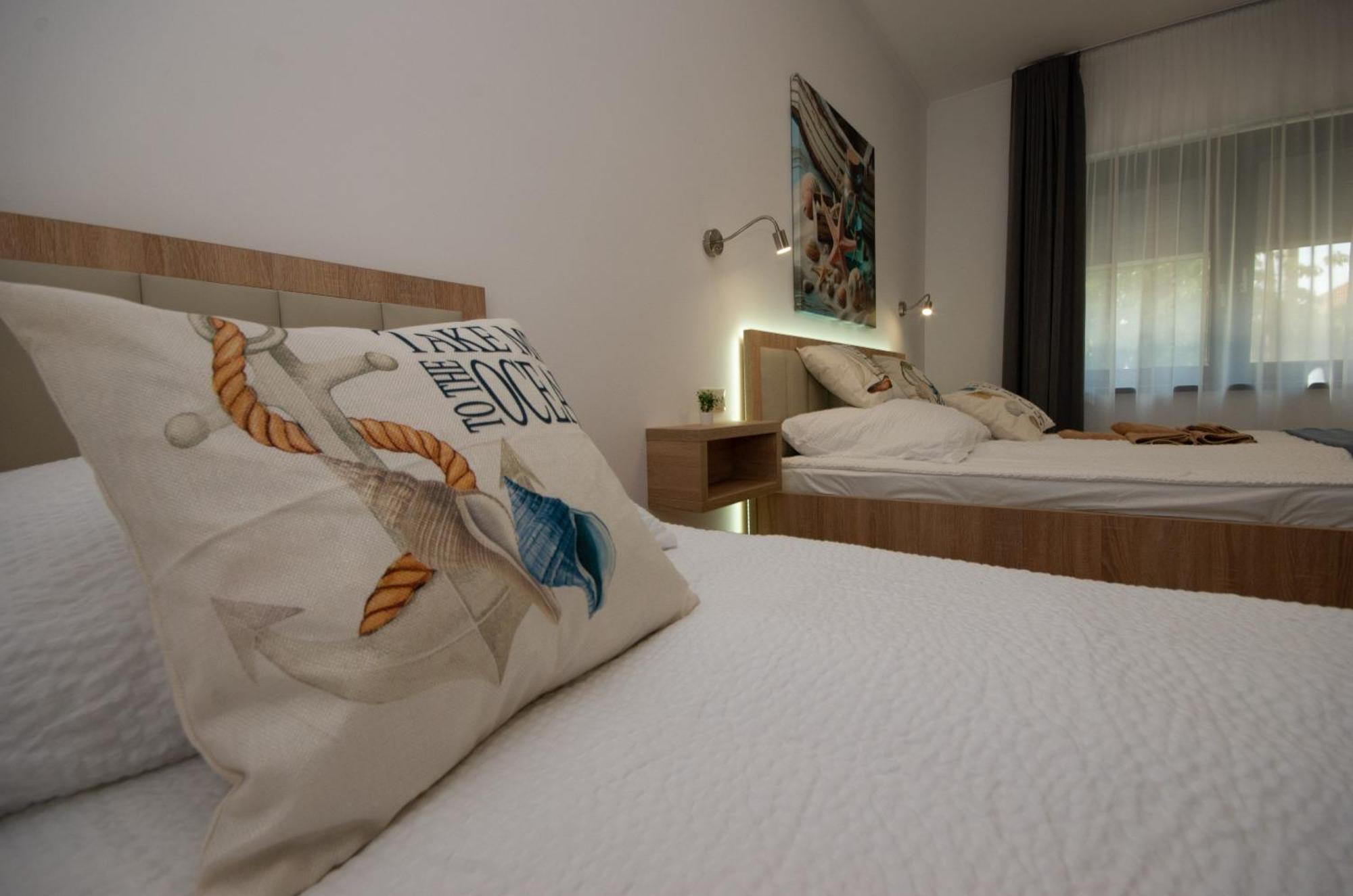 Csaladi Kikoeto Apartman 久洛 外观 照片